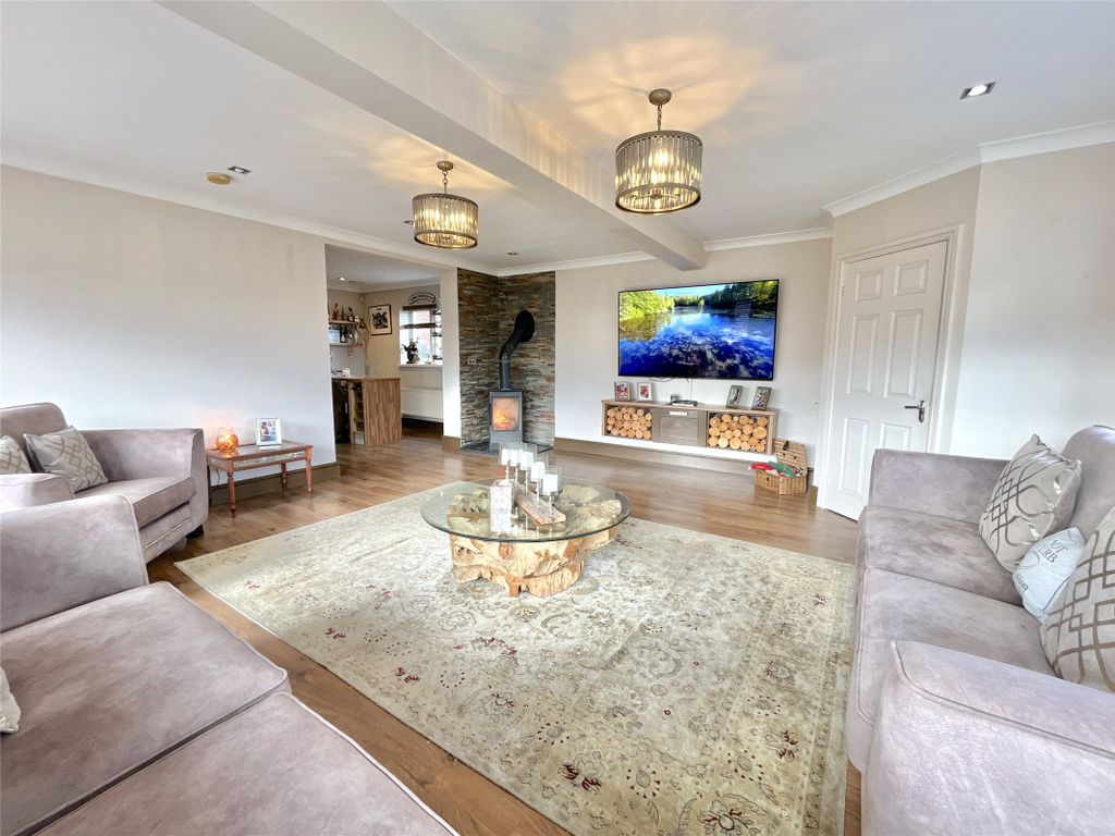 Property photo 2 of 39 Lounge
