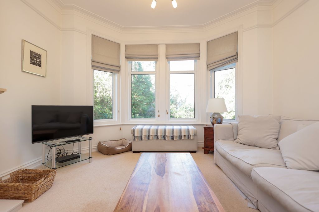 Property photo 3 of 11 Living Room