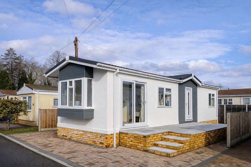 Property photo 1 of 8 Photo 7