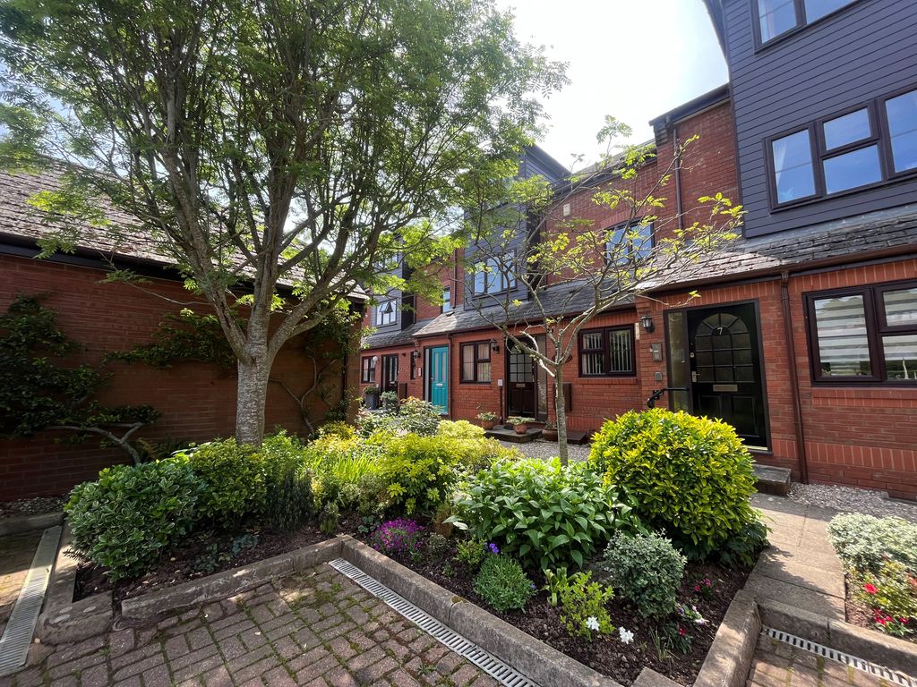 Property photo 3 of 10 Front