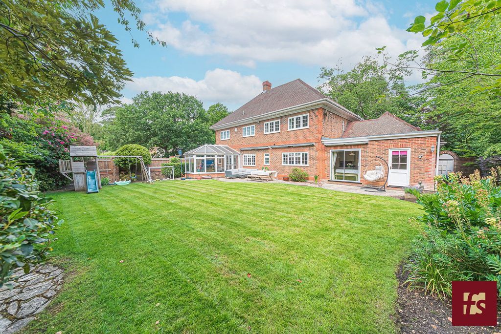 Additional image 40 of 5 bed detached house for saleTalisman Close, Crowthorne, Berkshire RG45
