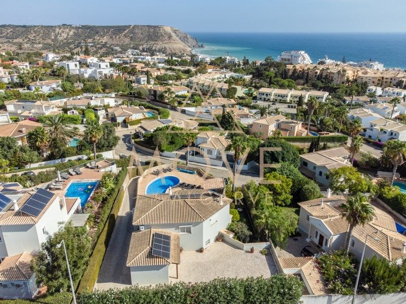 Property photo 2 of 33