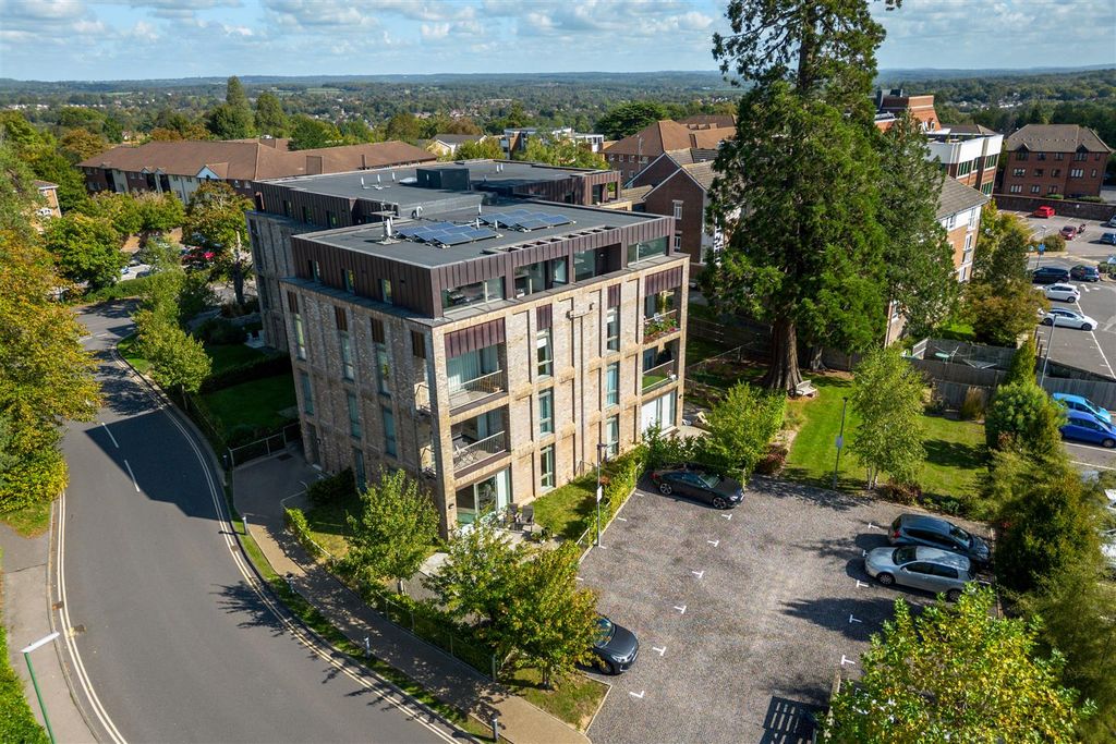 Additional image 12 of 1 bed flat for saleGarden Flat At Beacon Heights, Church Road, Haywards Heath RH16