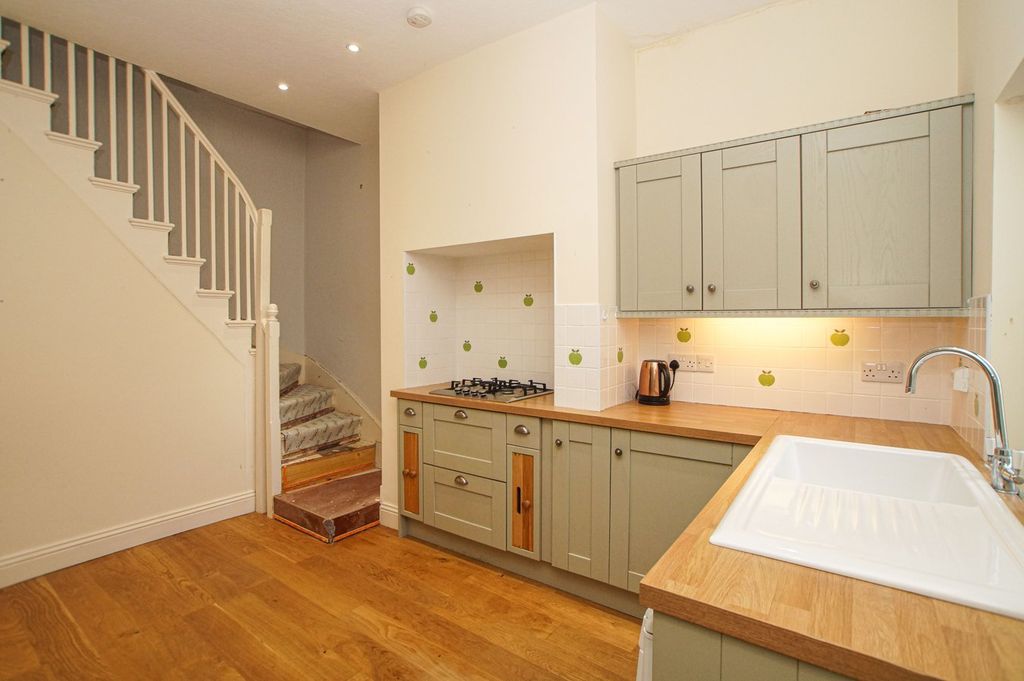 Property photo 2 of 19 Kitchen