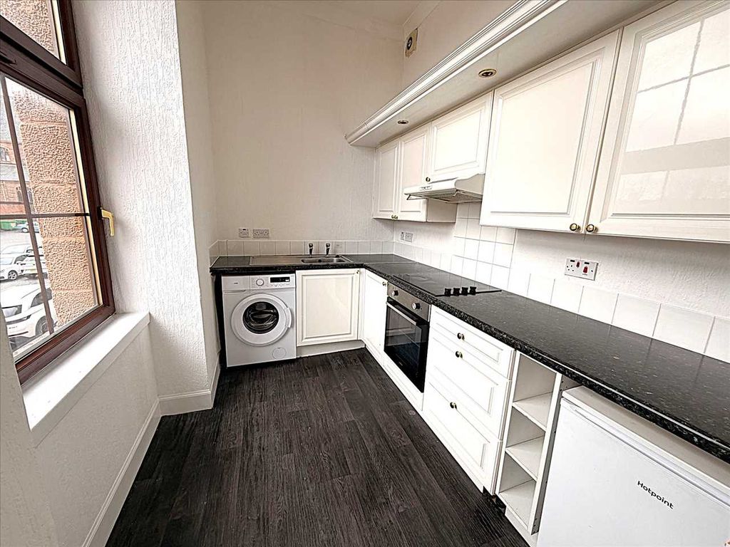 Property photo 3 of 7 Kitchen