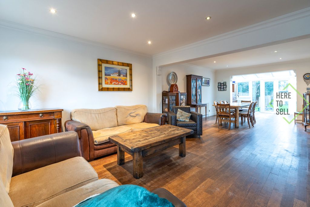 Property photo 2 of 30 Through Lounge