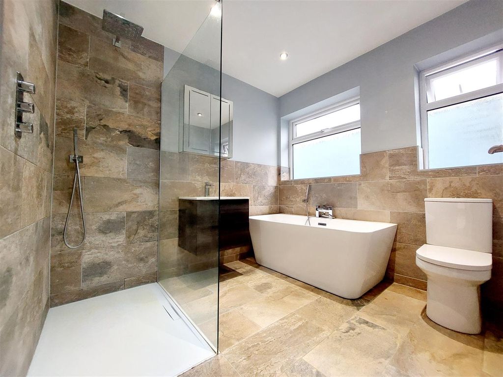 Property photo 3 of 14 Bathroom