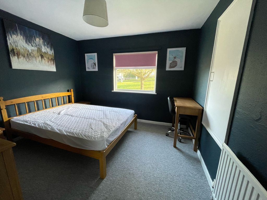Property photo 2 of 12 Bedroom 1