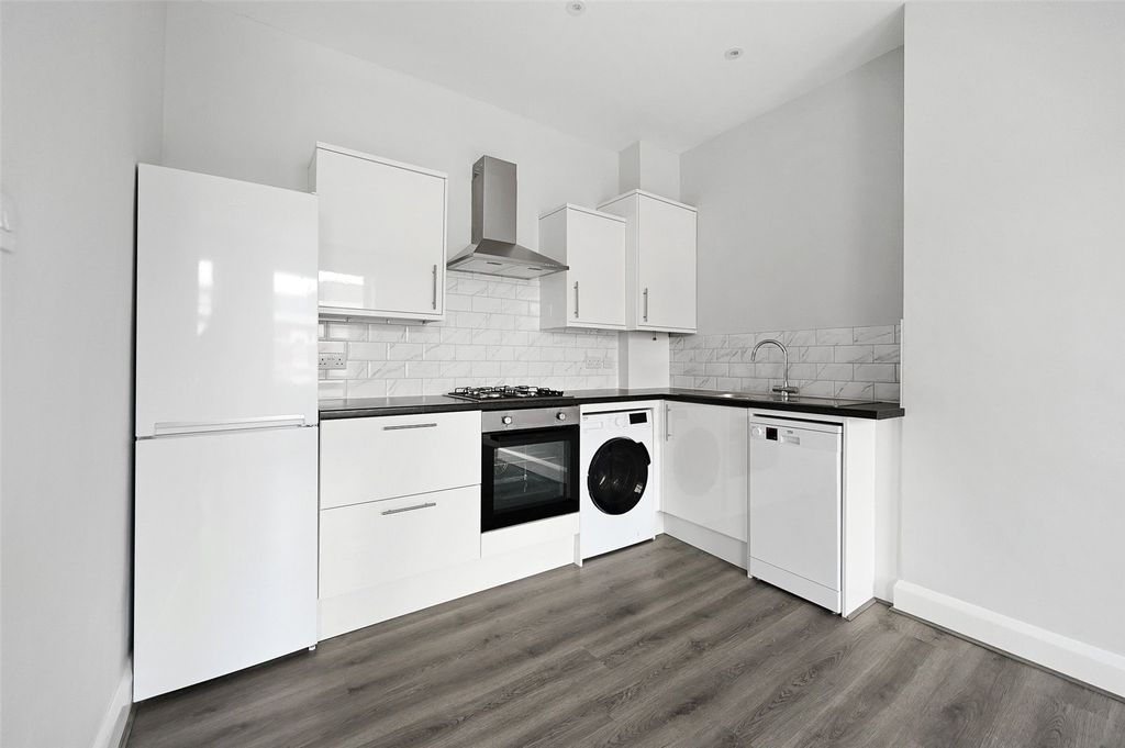 Property photo 2 of 10 Kitchen