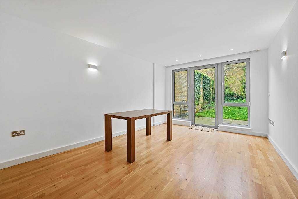 Property photo 2 of 14 Lounge