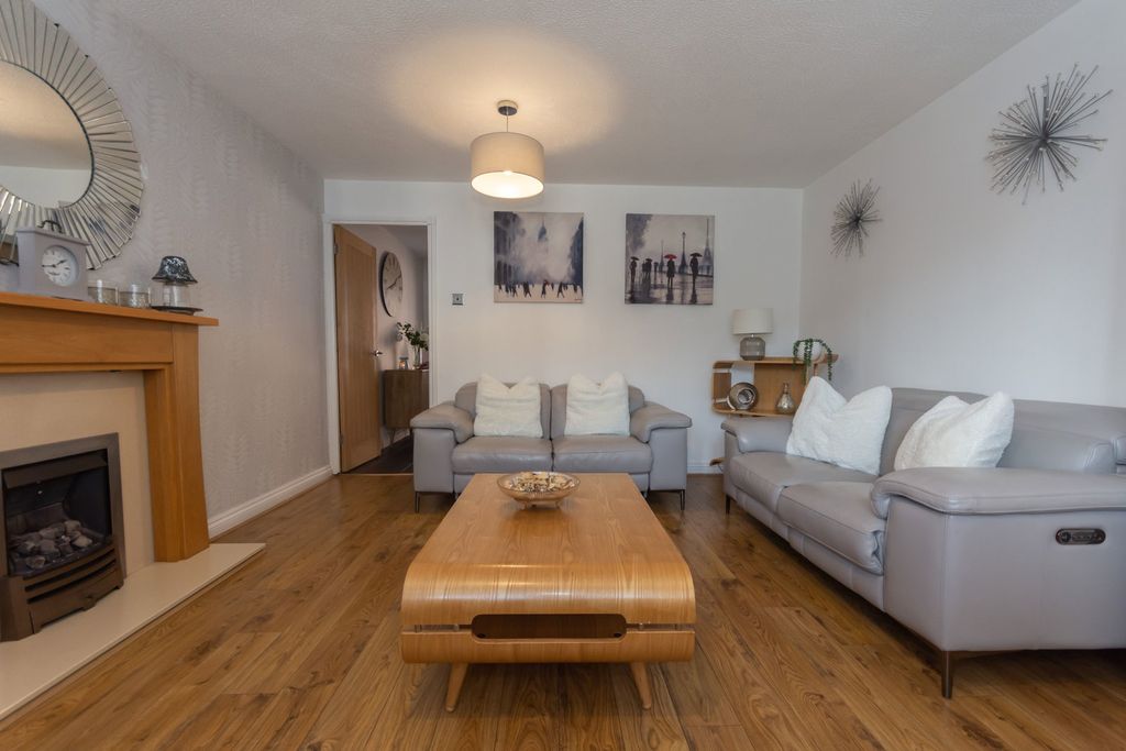 Property photo 2 of 30