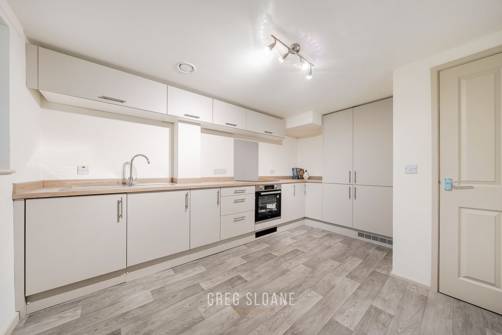 Property photo 2 of 16 1537102-13-1A15996E23394