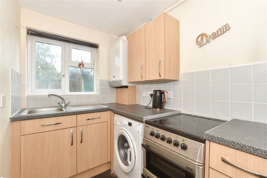 Property photo 2 of 11 Kitchen