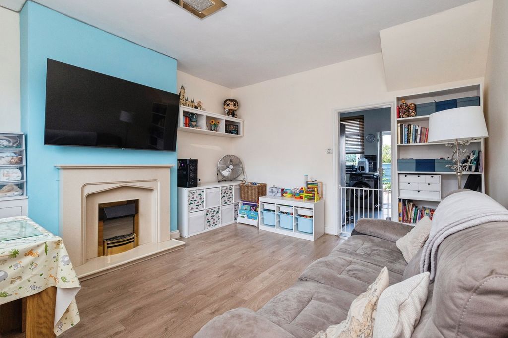 Property photo 3 of 17 Pbox-Img.Jpg