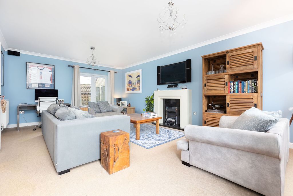 Property photo 2 of 25