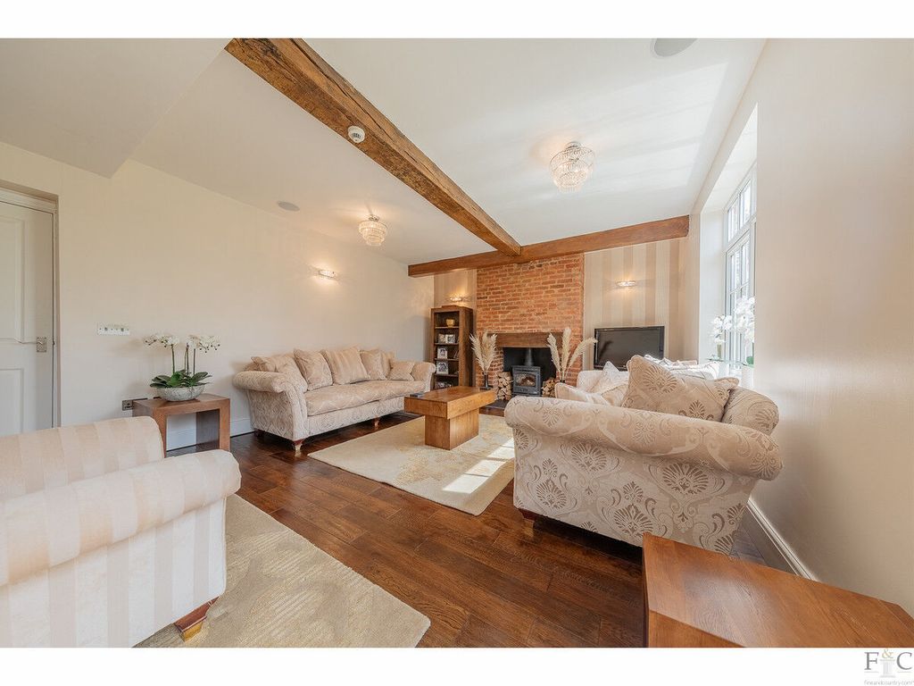 Property photo 2 of 36