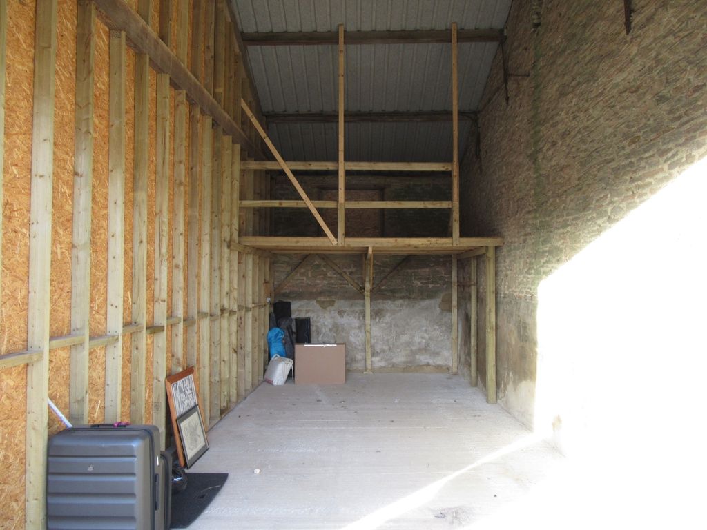 Property photo 2 of 2 J16A Int