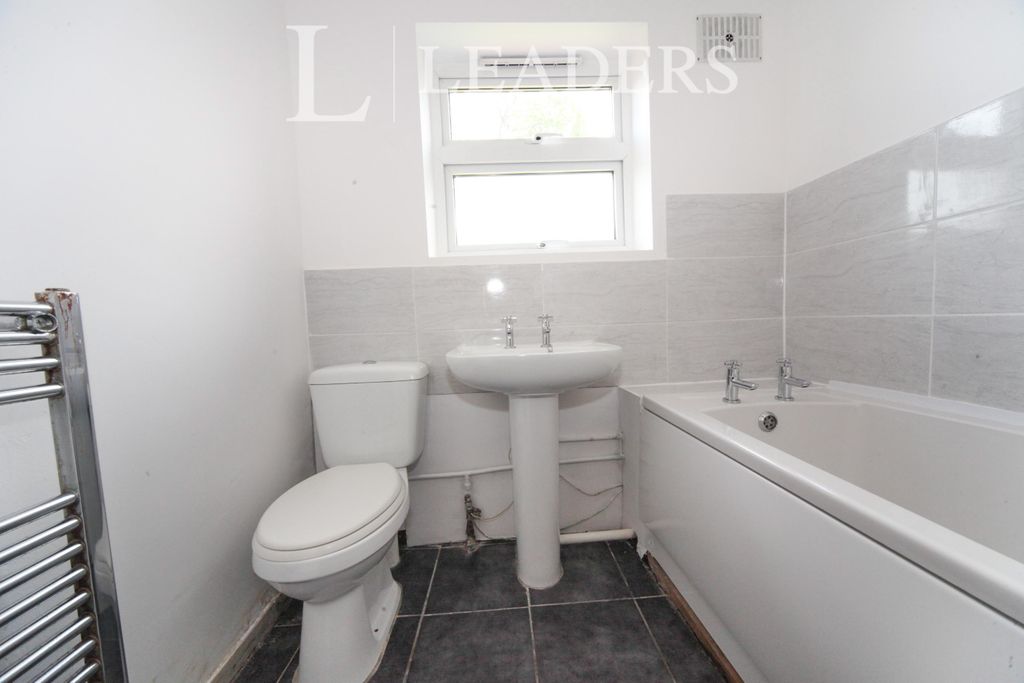 Property photo 3 of 17 Bathroom