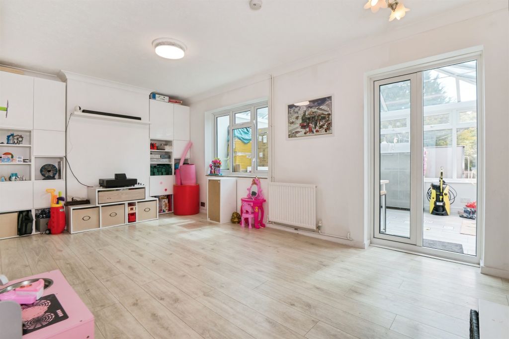 Property photo 3 of 17