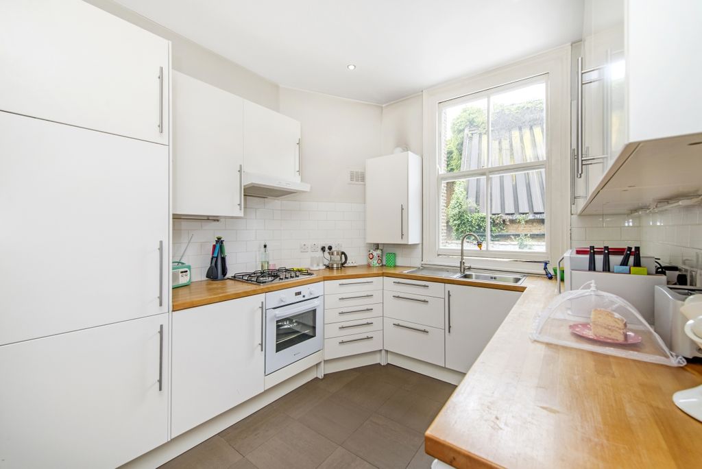 Property photo 2 of 8 Kitchen