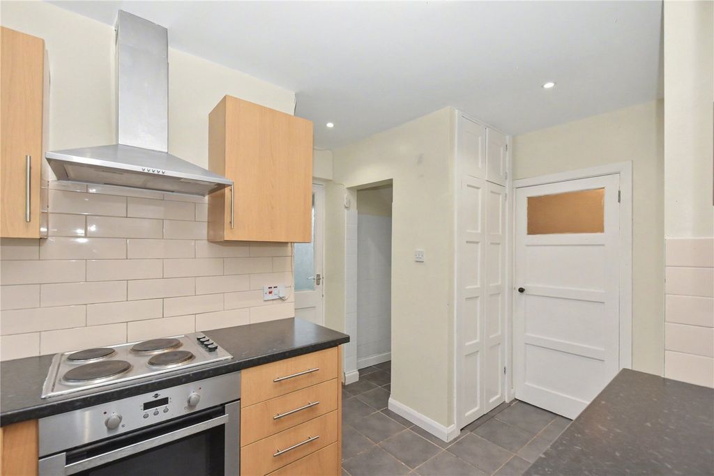 Property photo 2 of 19 Picture No. 11