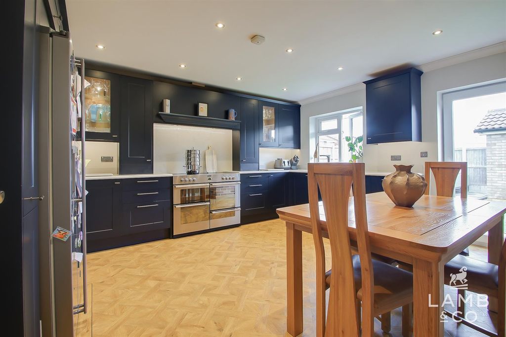 Property photo 3 of 31 Kitchen/Dining Room