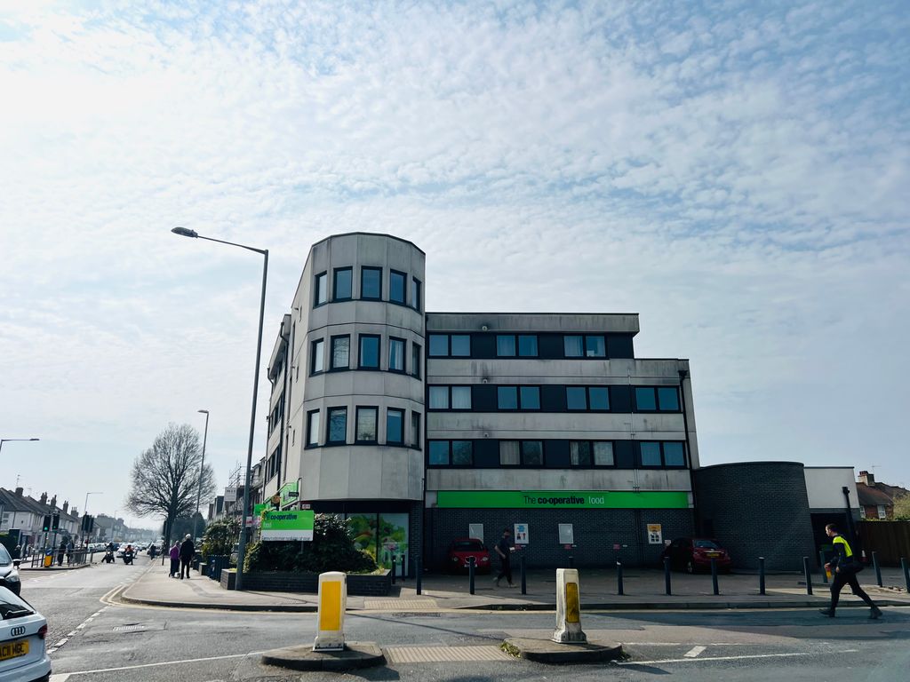 Property photo 1 of 8 Exterior