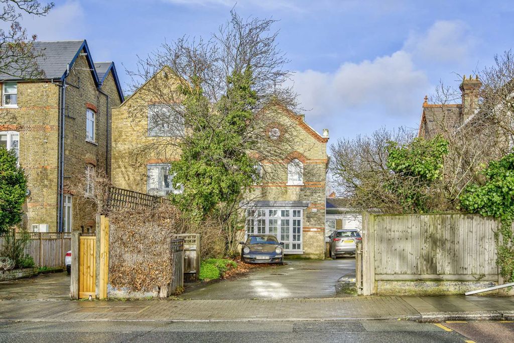 Property photo 1 of 8