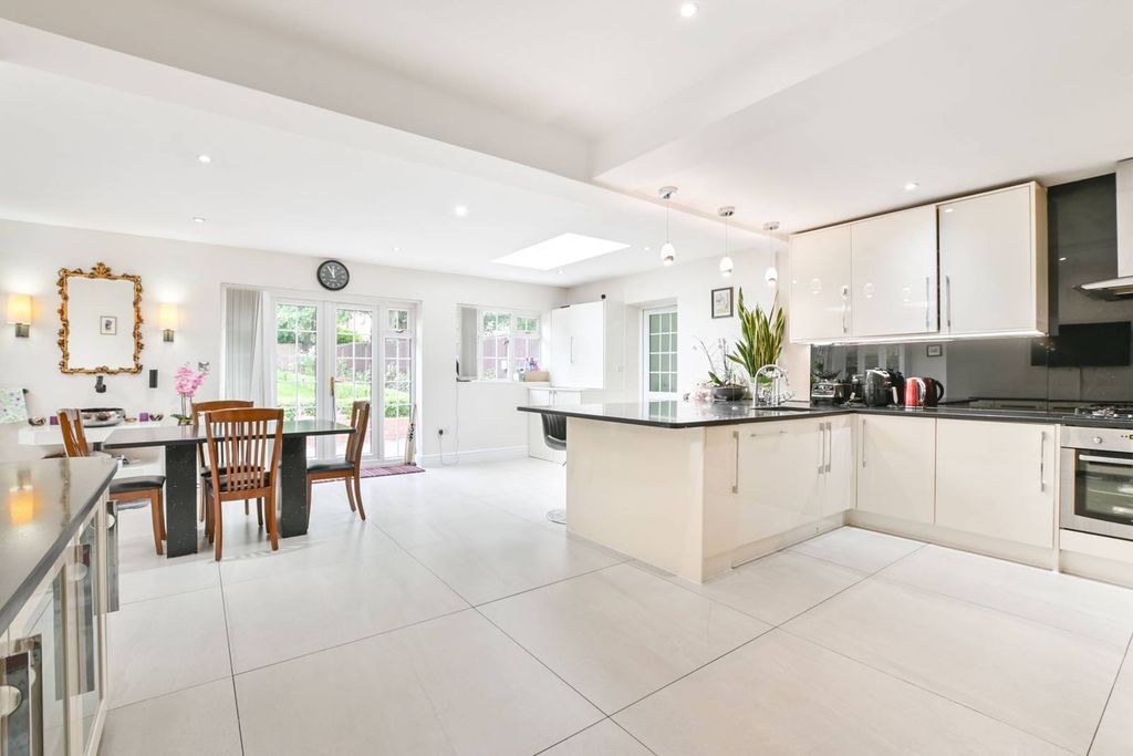 Property photo 1 of 22