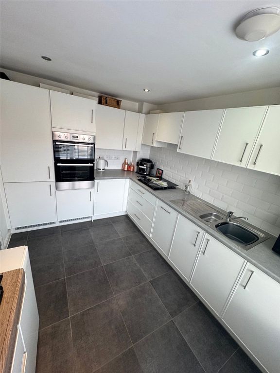 Property photo 3 of 8 Picture No. 01