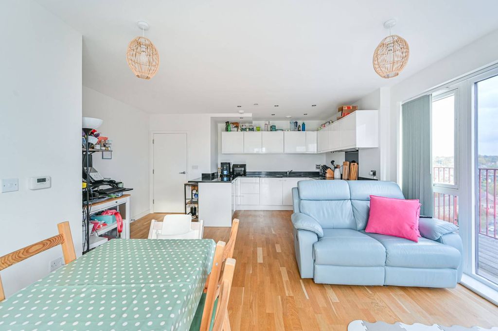 Property photo 1 of 18