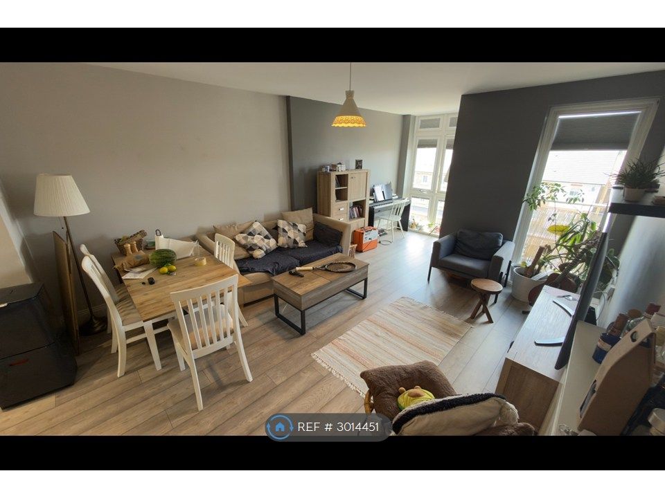 Property photo 3 of 10 Lounge