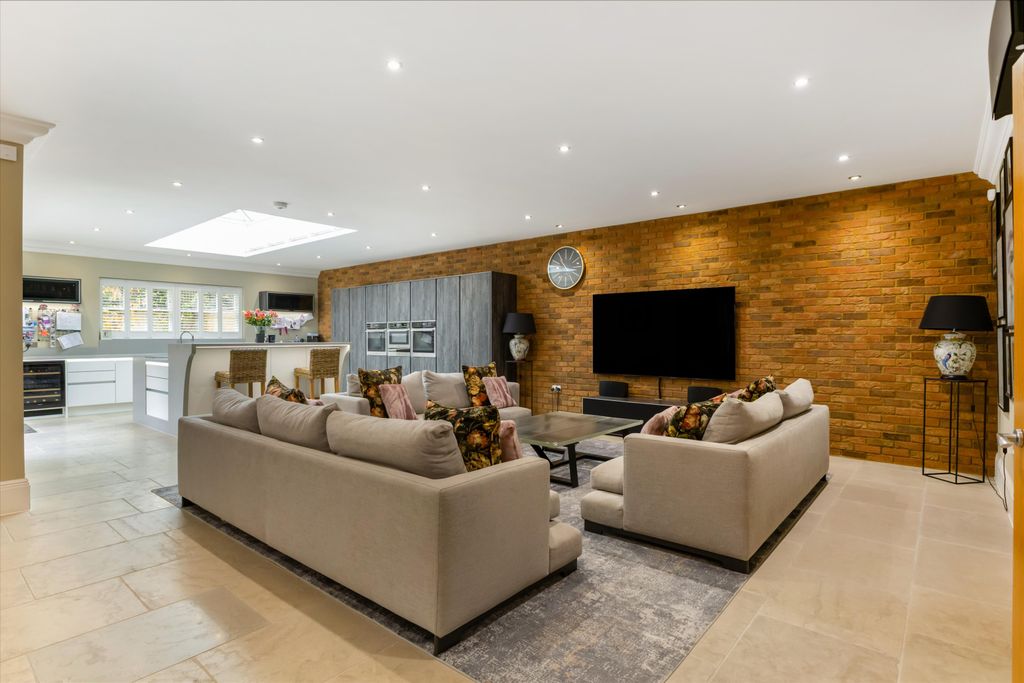 Property photo 2 of 20 Image