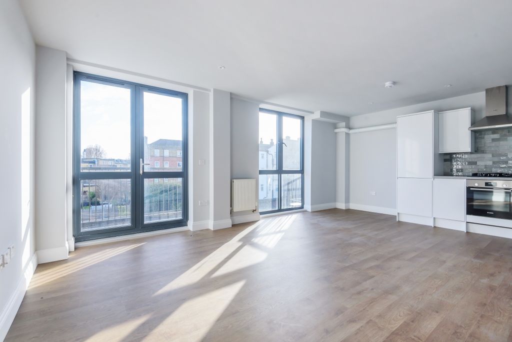 Property photo 1 of 7 815273 (1)