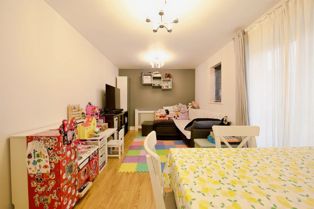 Property photo 3 of 18