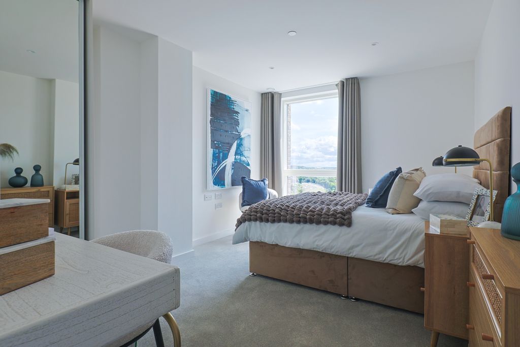 Property photo 3 of 13 Edgware Parade Show Apartment