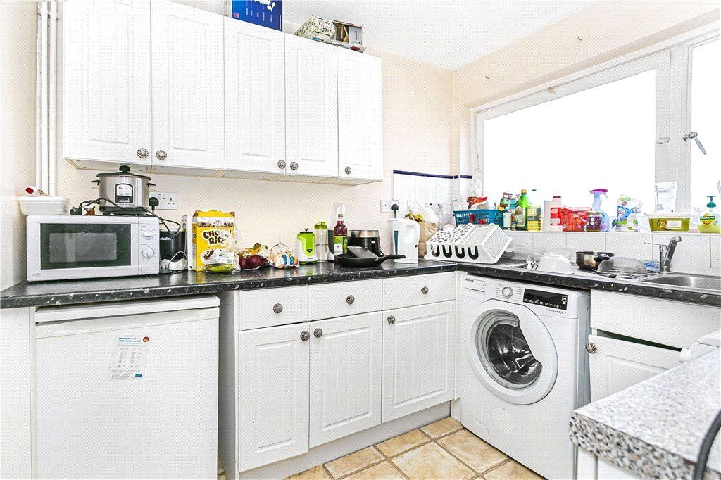 Property photo 3 of 9 Kitchen