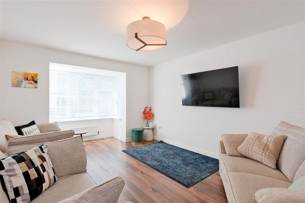 Property photo 2 of 26 Lounge