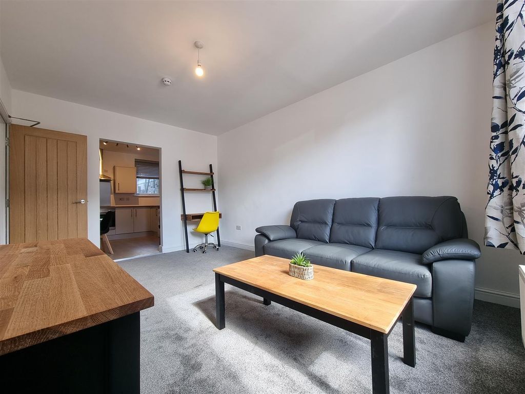 Property photo 1 of 7 Living Room