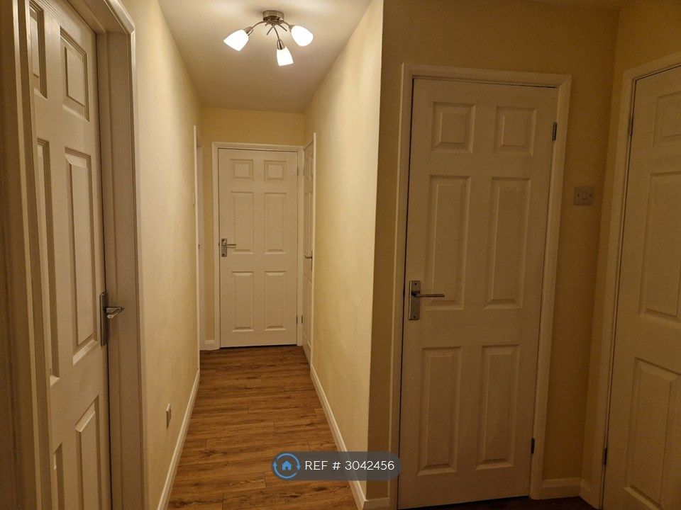 Property photo 3 of 21 Hallway
