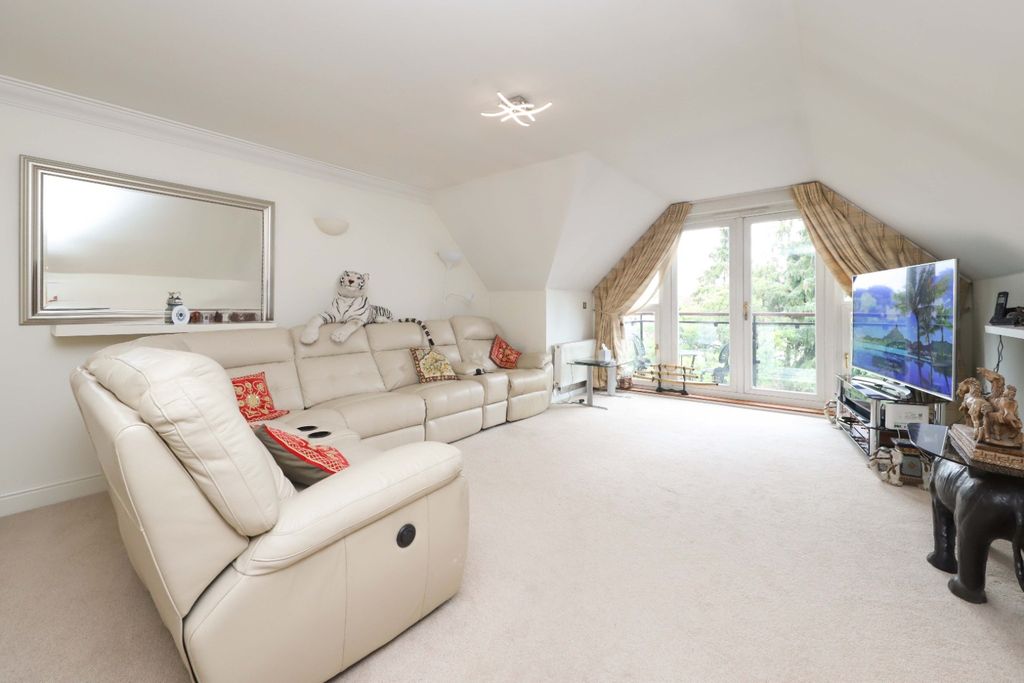 Property photo 3 of 18 4220792