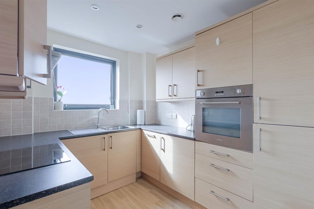 Property photo 2 of 19 2-Bed-Central-Cheltenham2.Jpg