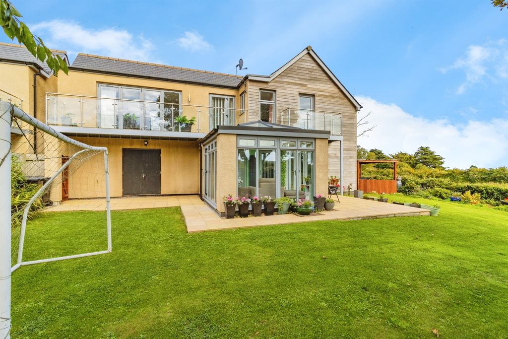 Property photo 1 of 33