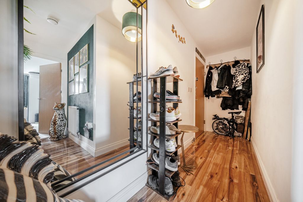 Property photo 2 of 19 Hallway