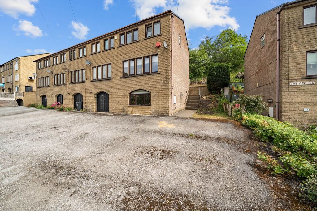 Property photo 1 of 32