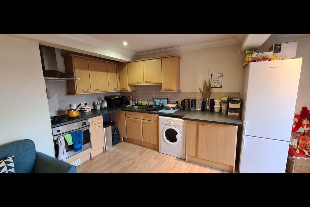 Property photo 1 of 5 Cover