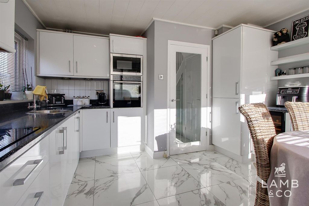 Property photo 3 of 15 Kitchen/Diner