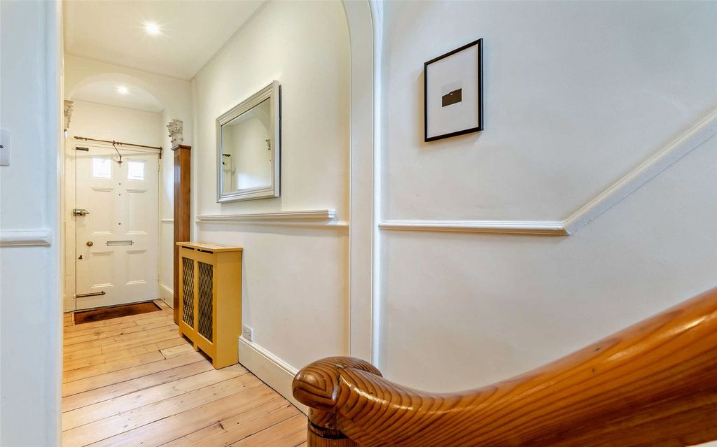 Property photo 3 of 25 Entrance Hallway