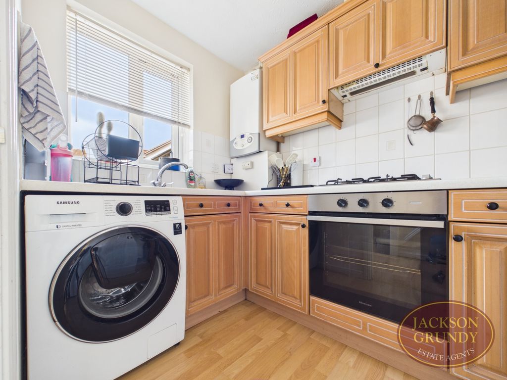 Property photo 2 of 12 Aster Close