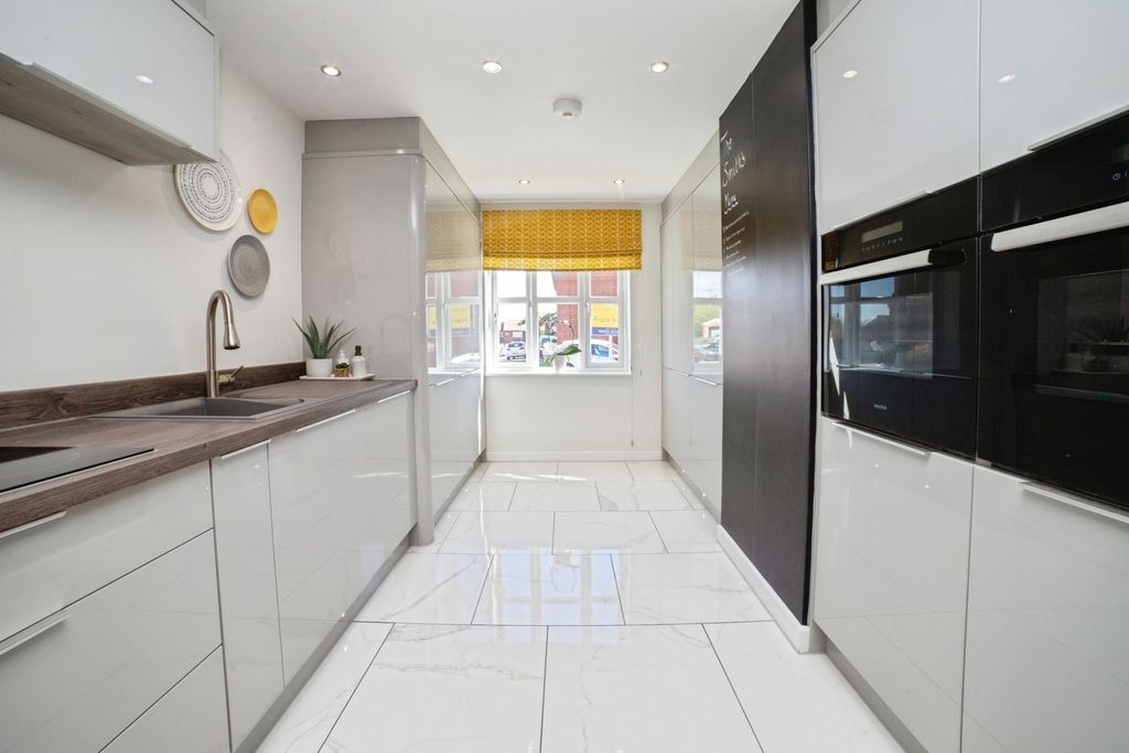 Property photo 3 of 26 Pbox-Img.Jpg